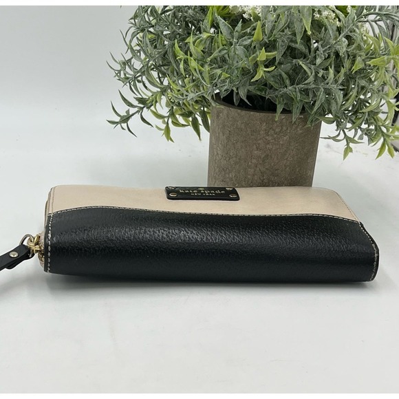 Kate Spade Wellesley Neda Black & Cream Zipper Leather Wallet - Picture 4 of 16